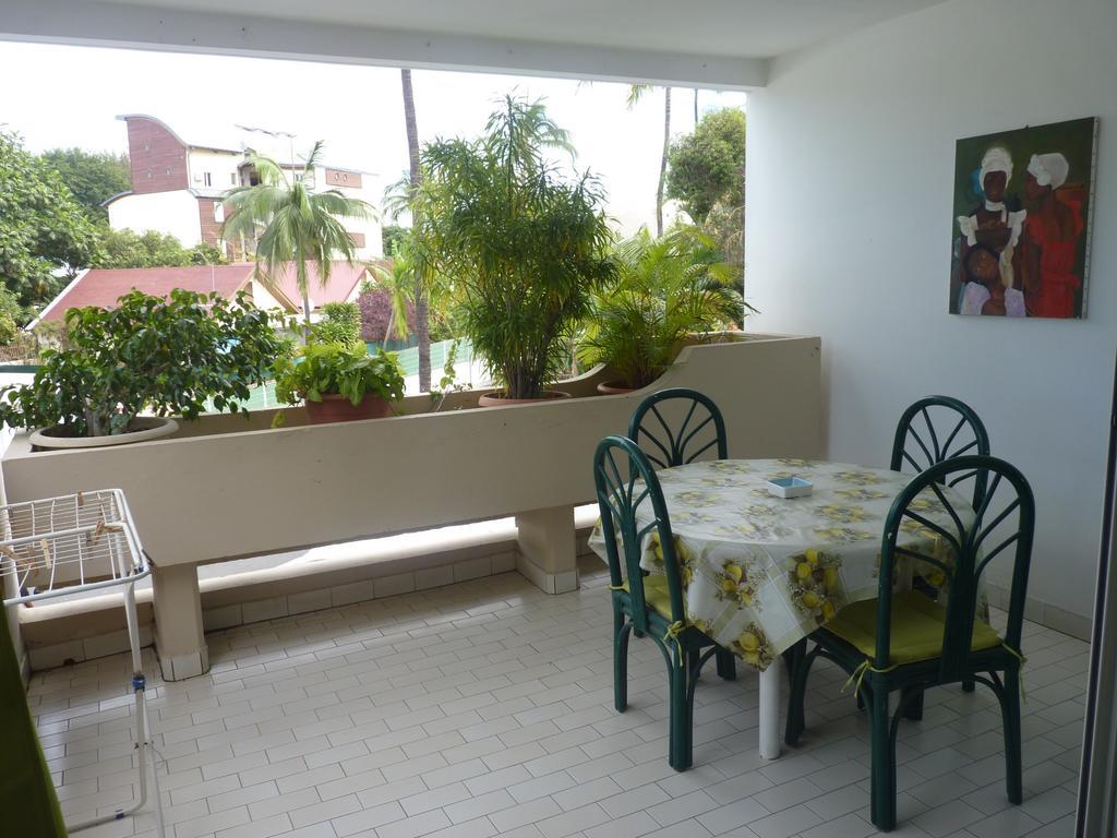 Au Meuble Des Roches Apartamento Saint-Gilles-les Bains Exterior foto