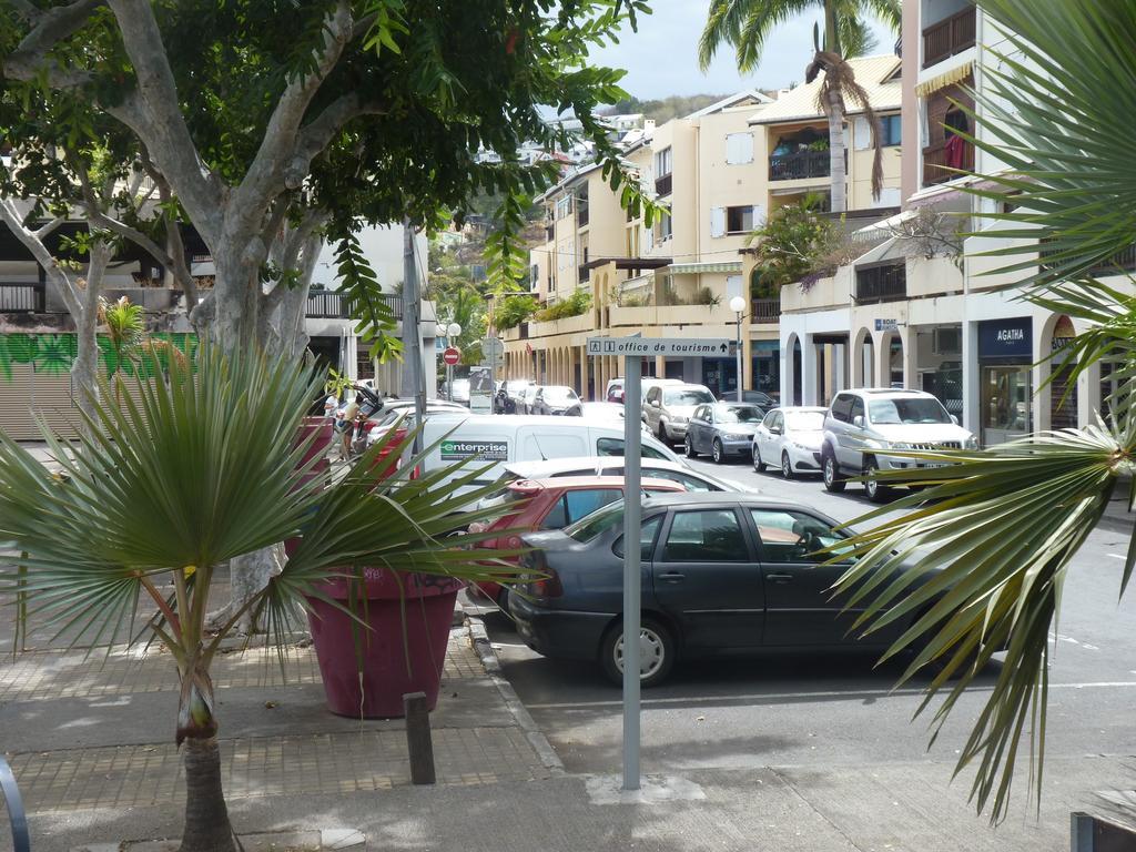 Au Meuble Des Roches Apartamento Saint-Gilles-les Bains Exterior foto